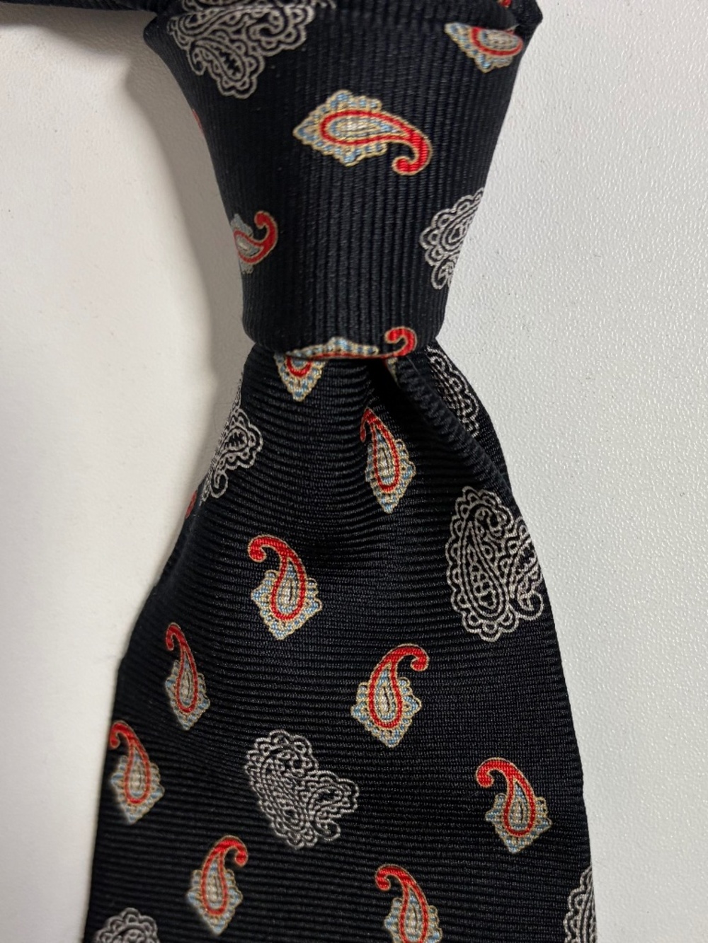 Brioni Men's Silk Tie Black Red Paisley Made in Italy Luxury Designer Necktie